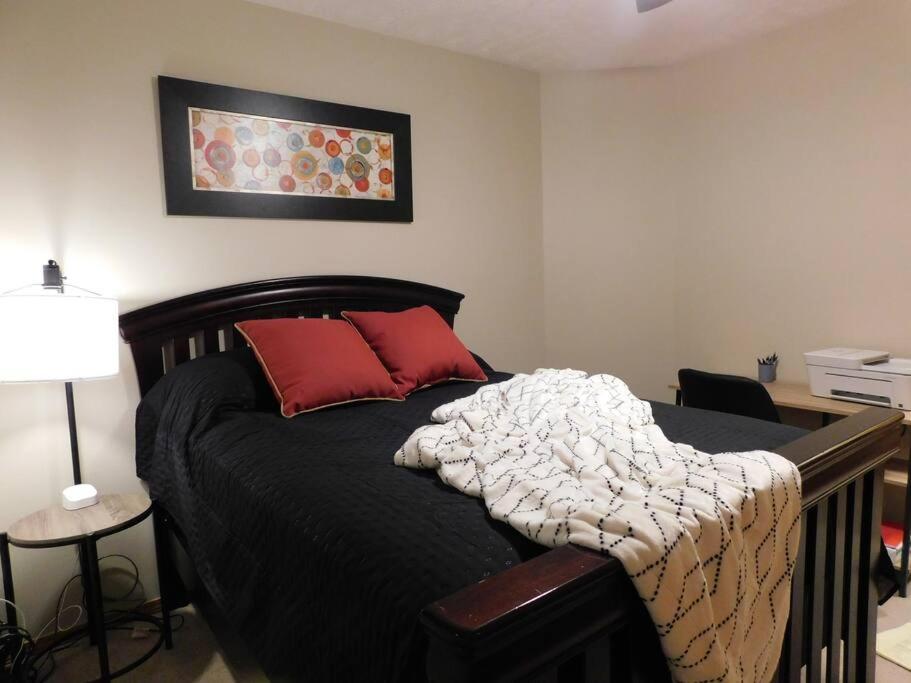 Hot Tub! Sleeps 8-11Upscale Area Villa Spokane Exterior photo