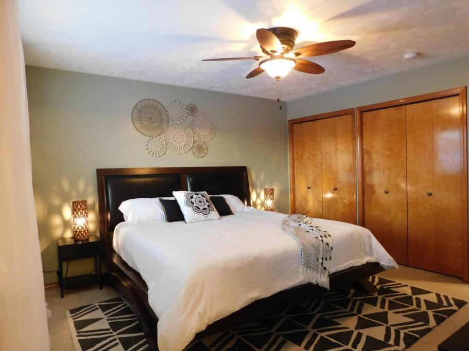 Hot Tub! Sleeps 8-11Upscale Area Villa Spokane Exterior photo