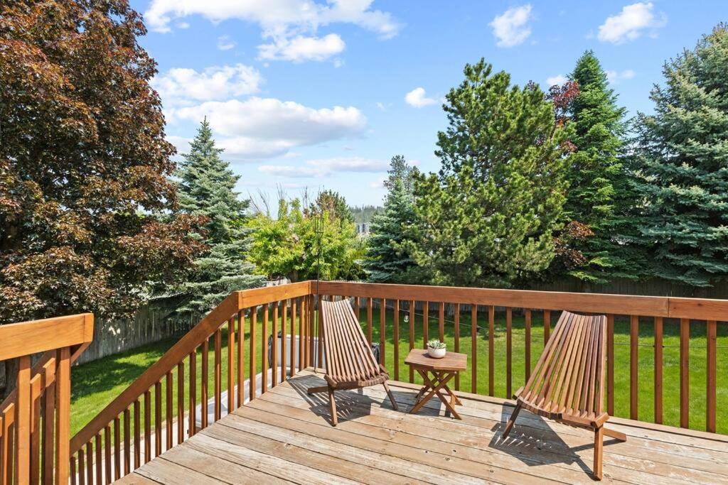 Hot Tub! Sleeps 8-11Upscale Area Villa Spokane Exterior photo