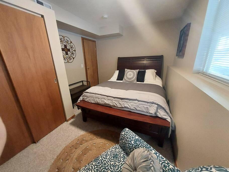 Hot Tub! Sleeps 8-11Upscale Area Villa Spokane Exterior photo